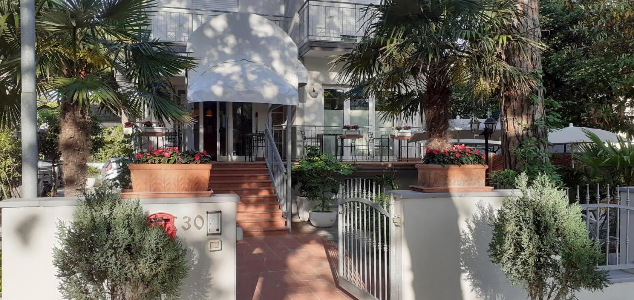 Hotel Garnì Anna Cervia Exteriör bild