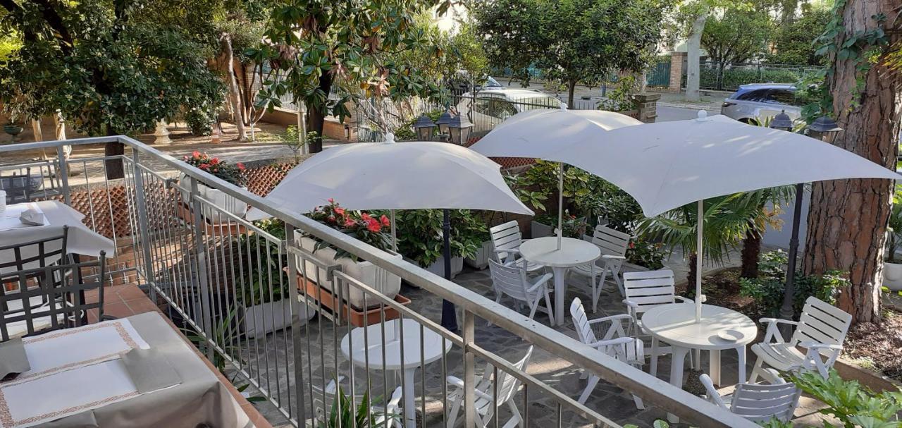 Hotel Garnì Anna Cervia Exteriör bild