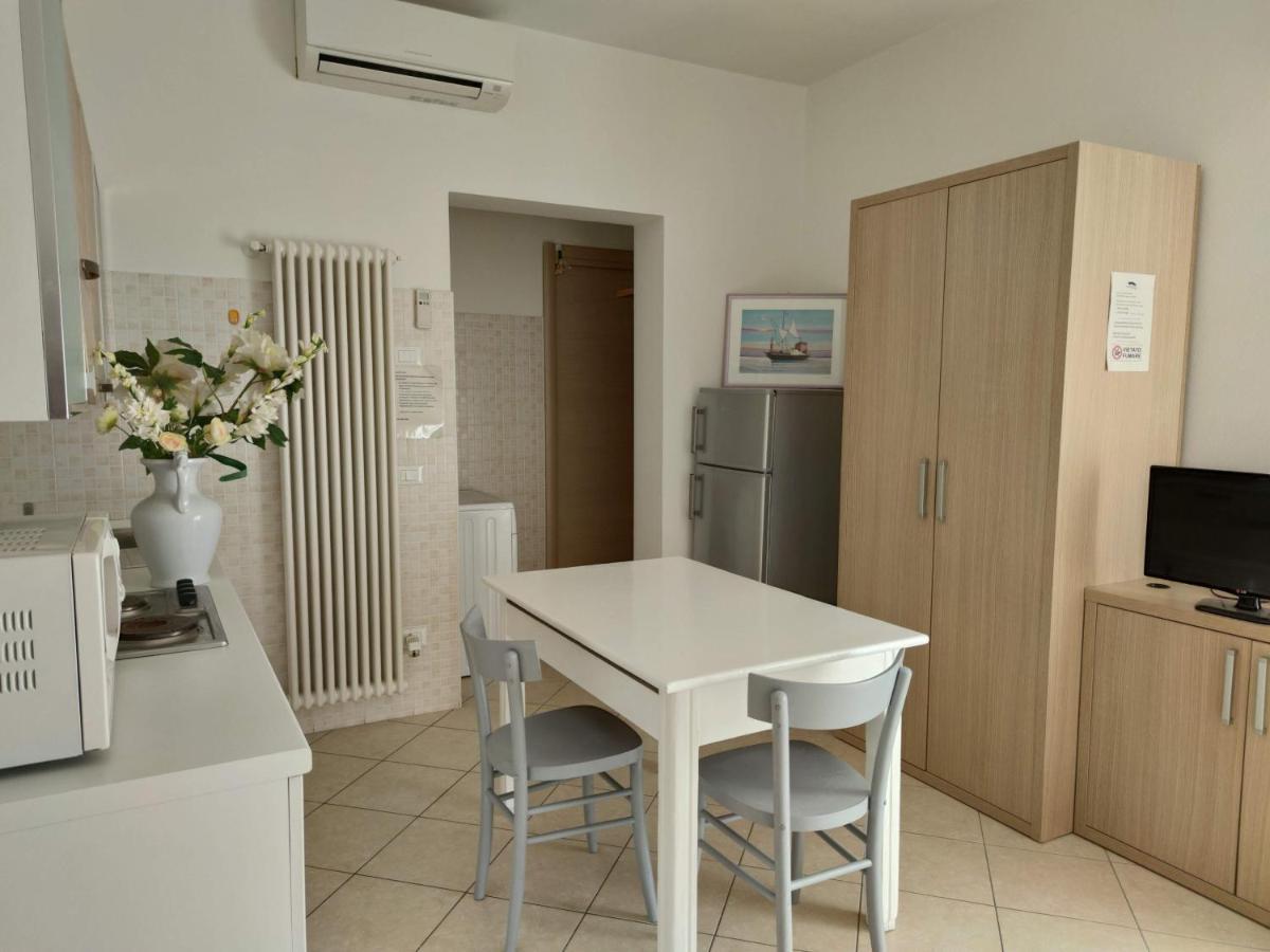 Hotel Garnì Anna Cervia Exteriör bild