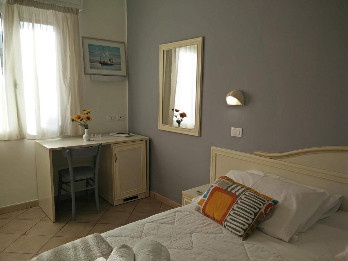 Hotel Garnì Anna Cervia Exteriör bild