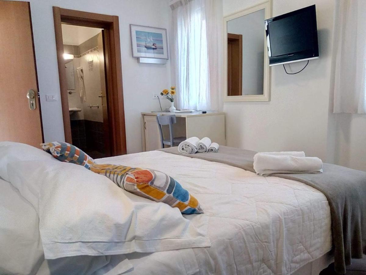 Hotel Garnì Anna Cervia Exteriör bild