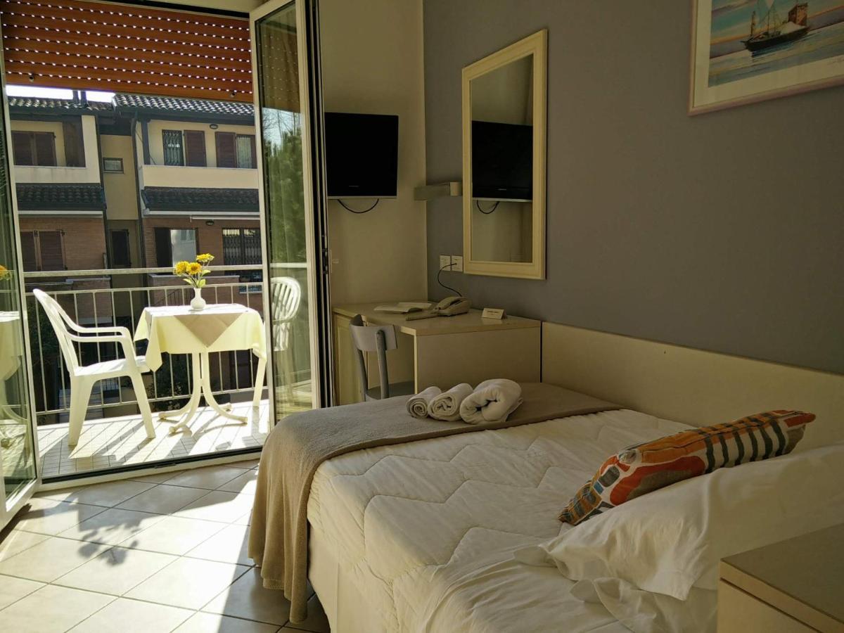 Hotel Garnì Anna Cervia Exteriör bild
