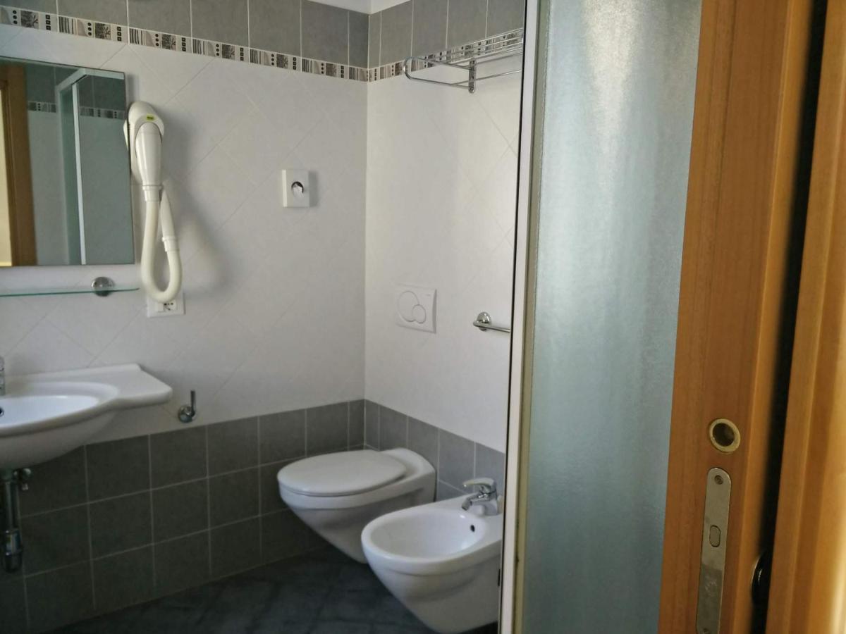 Hotel Garnì Anna Cervia Exteriör bild