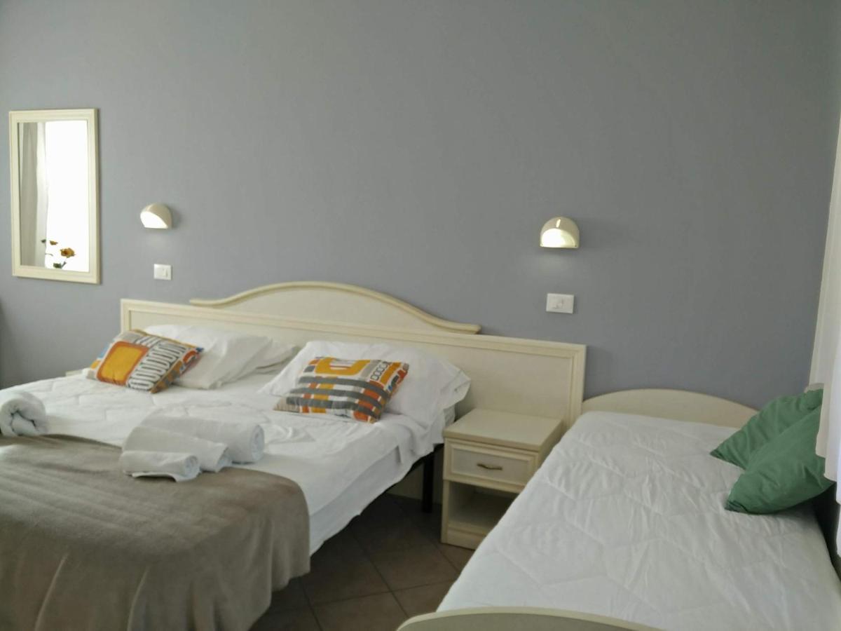 Hotel Garnì Anna Cervia Exteriör bild